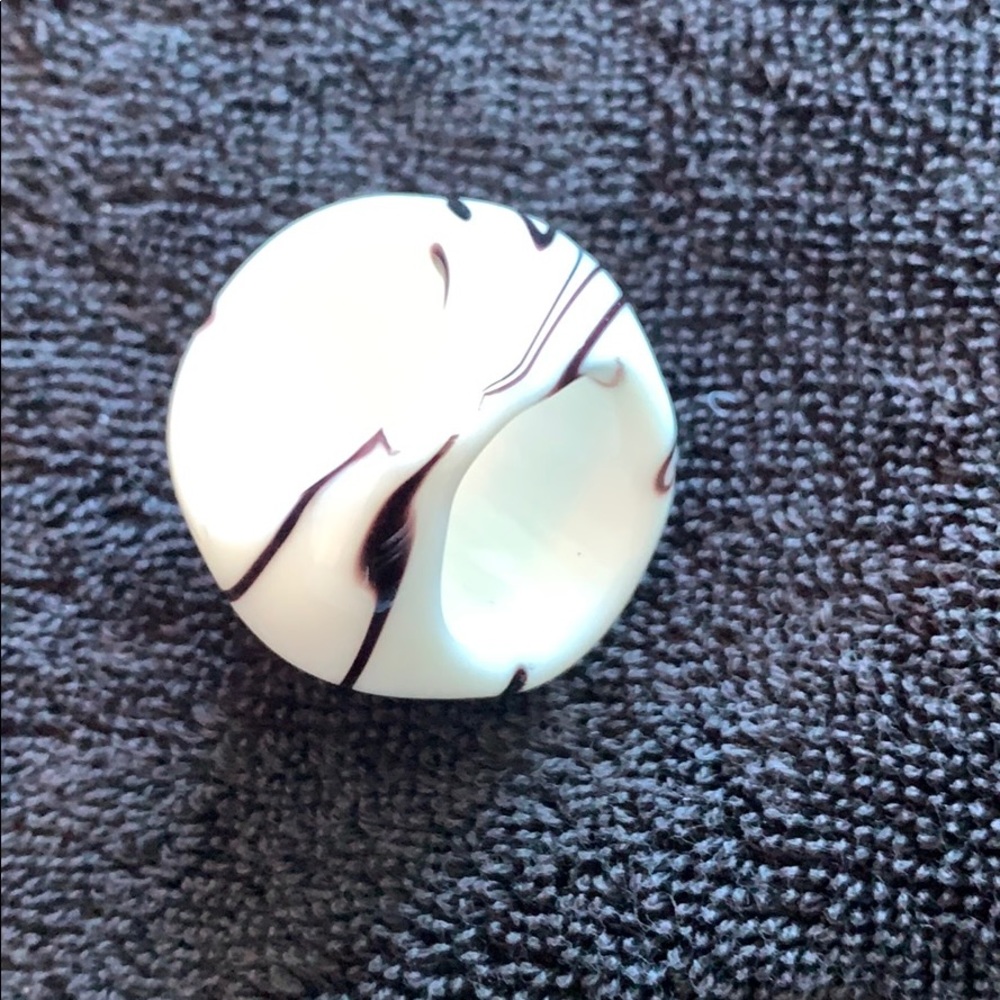 Glass Ring - Picture 3 of 3